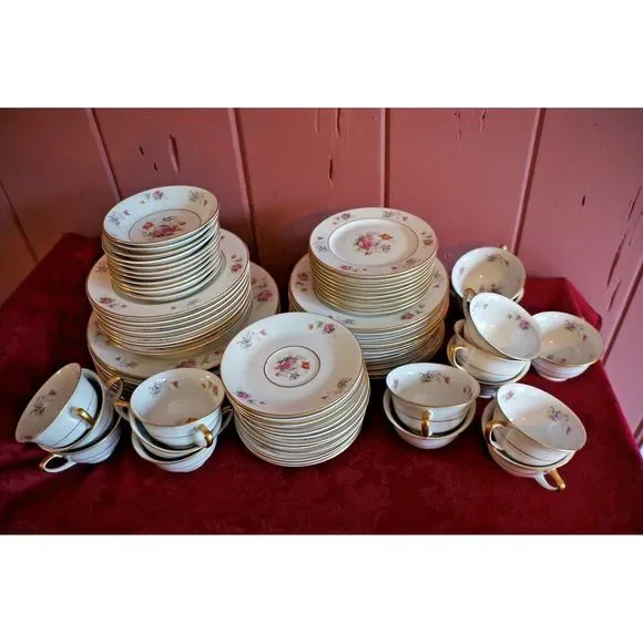VTG. ROYAL JACKSON 64 PC. FLORAL PATTERNED DINNERWARE